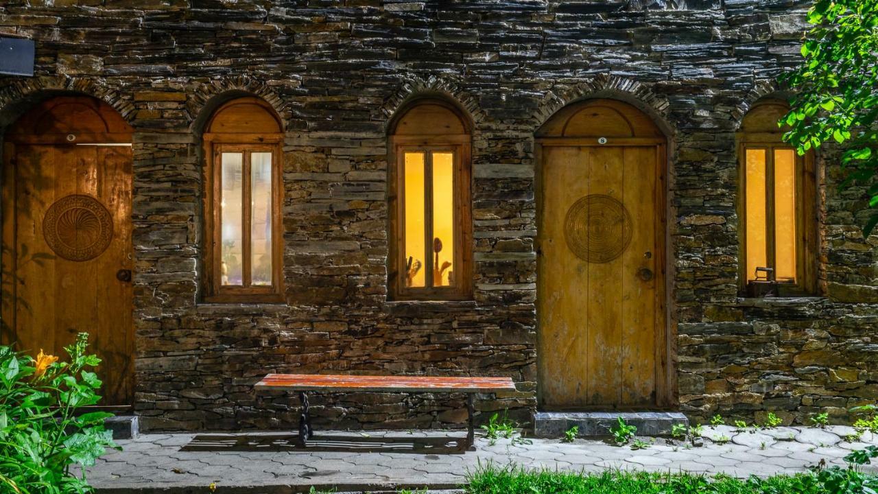 מסטיה Guesthouse David Zhorzholiani מראה חיצוני תמונה